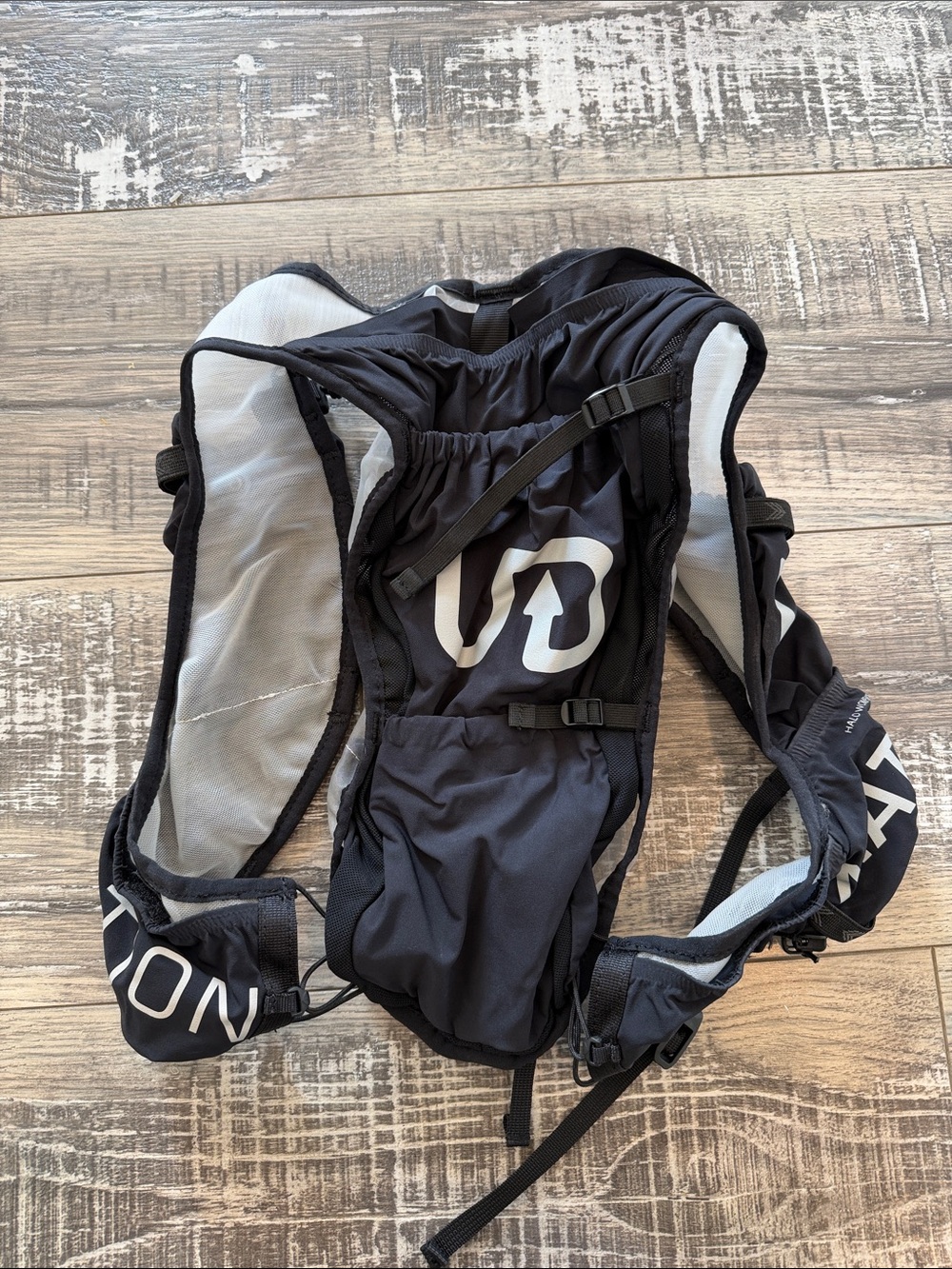 Ultimate Direction Halo Hydration/Running Vest with White Logo